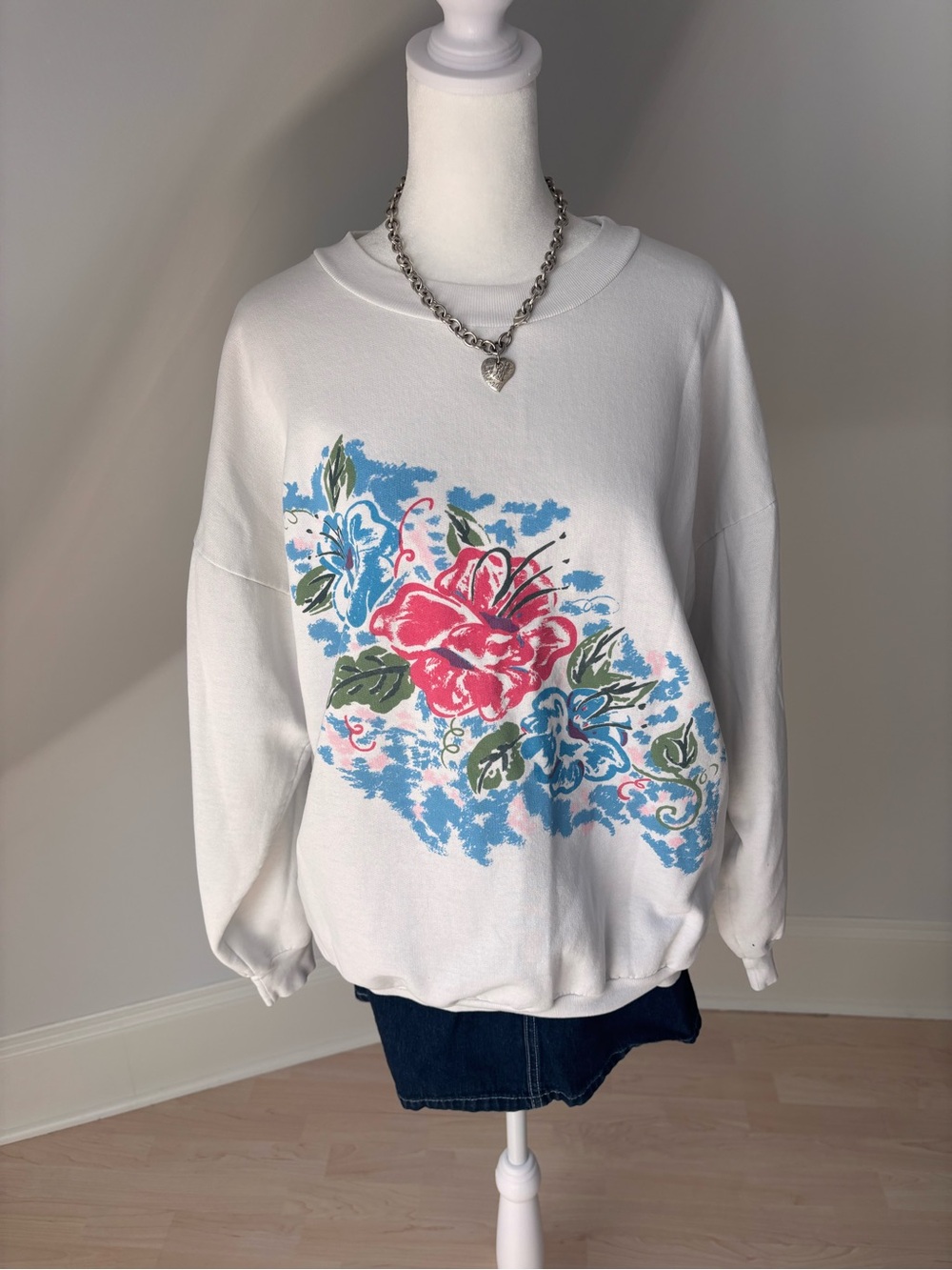 Vintage Floral Graphic Sweatshirt 🌸